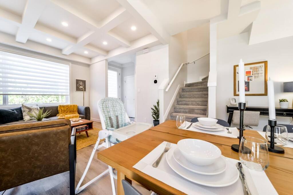 Modern Nordic Escape, 3Br Near Wem & Dt, Aircon & Fireplace, Wifi, Sleeps 6! Эдмонтон Экстерьер фото